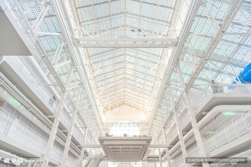 现代玻璃穹顶室内建筑空间