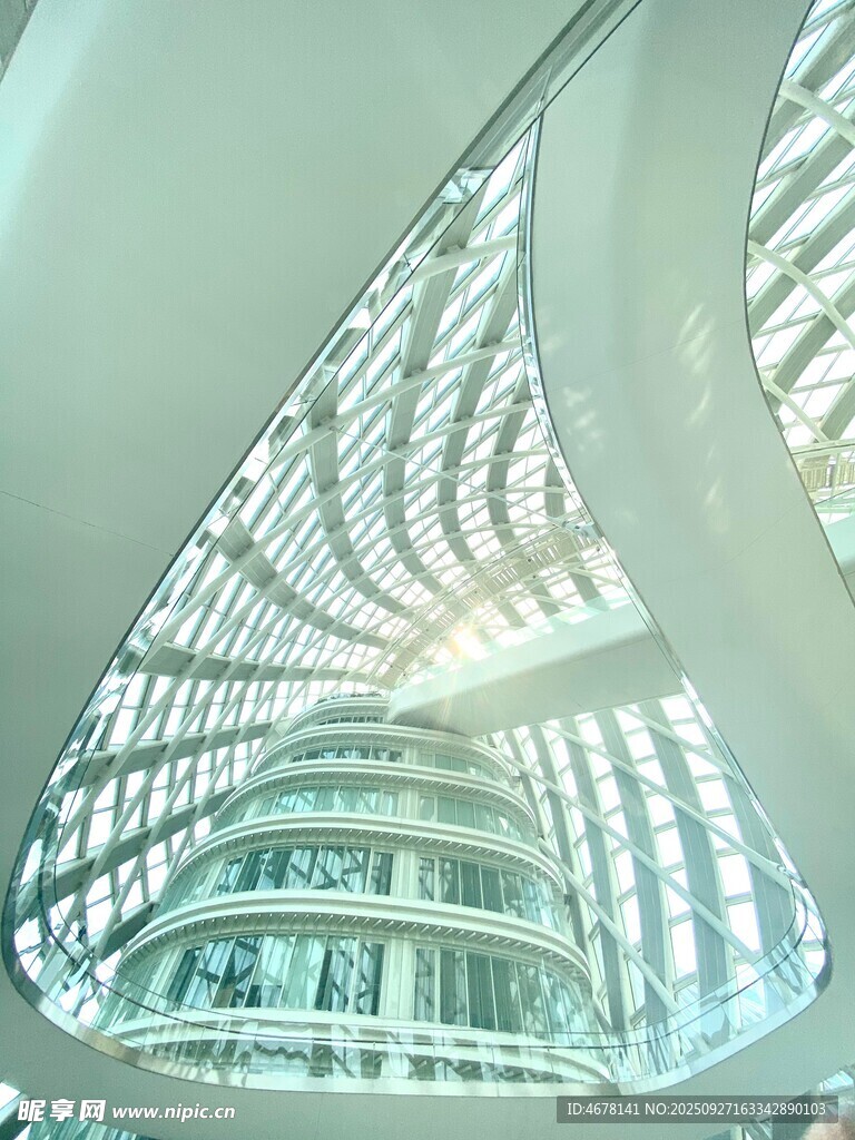 现代建筑内部独特空间设计