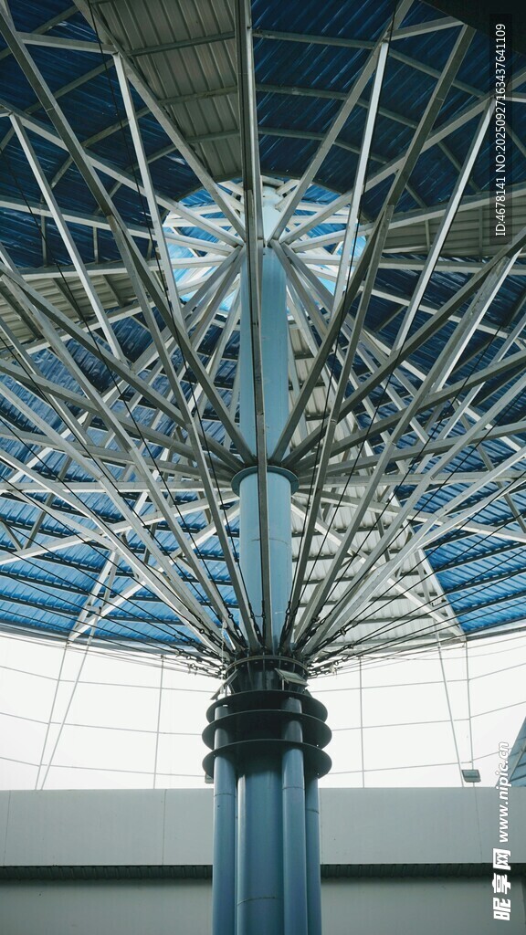 现代建筑独特金属结构顶