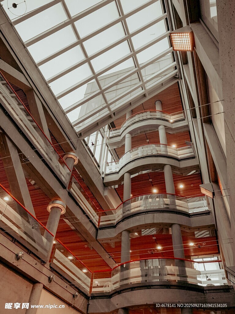 现代多层建筑内部空间