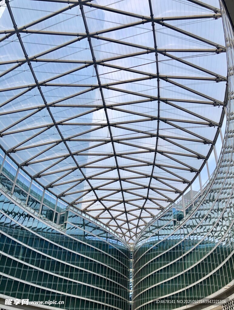 现代玻璃穹顶建筑景观