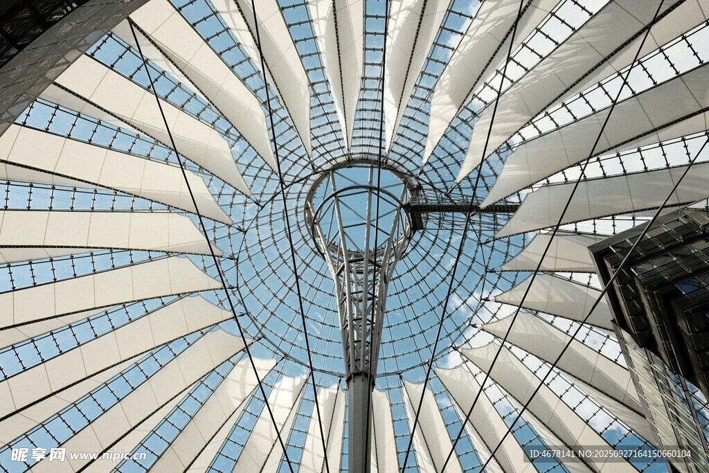现代建筑穹顶独特景观
