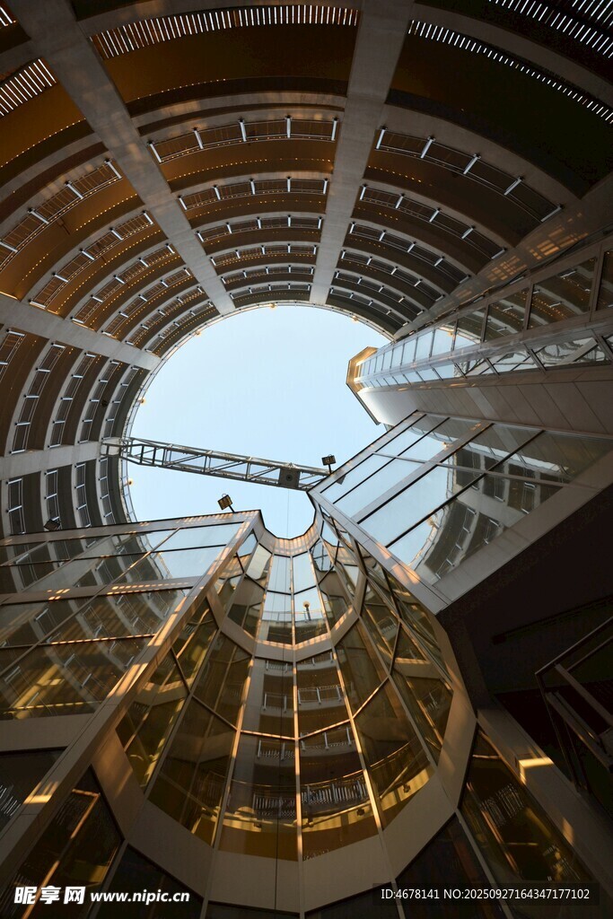 现代商场内部壮观建筑景观