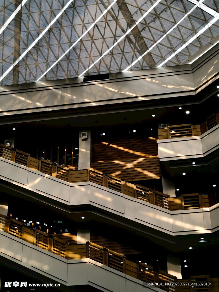 现代多层商业建筑内部景观