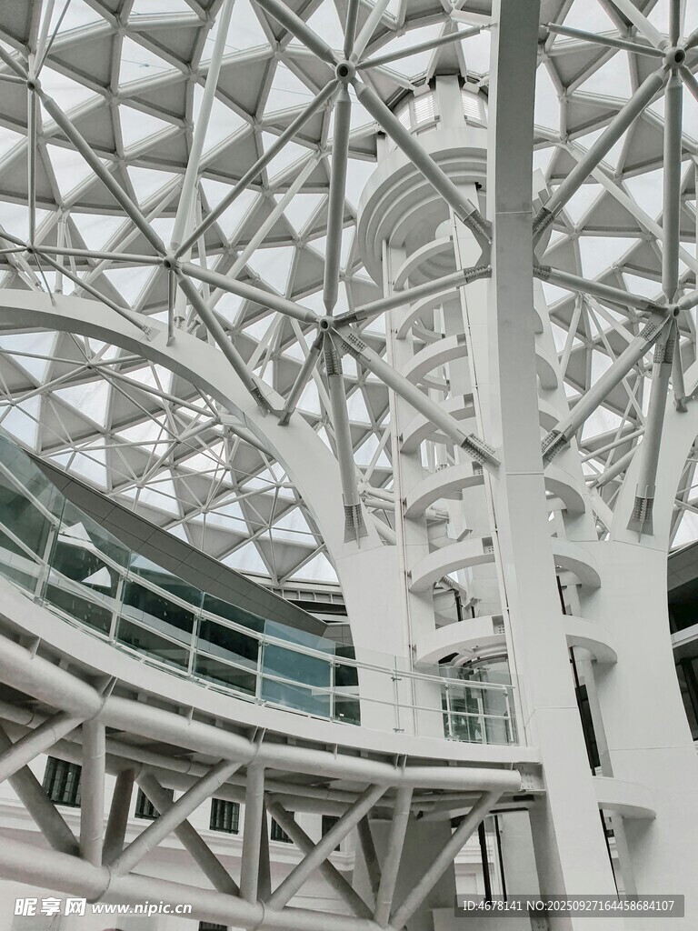 现代建筑内部独特结构景观