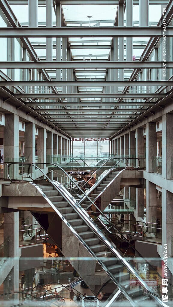 现代风格多层建筑内部空间