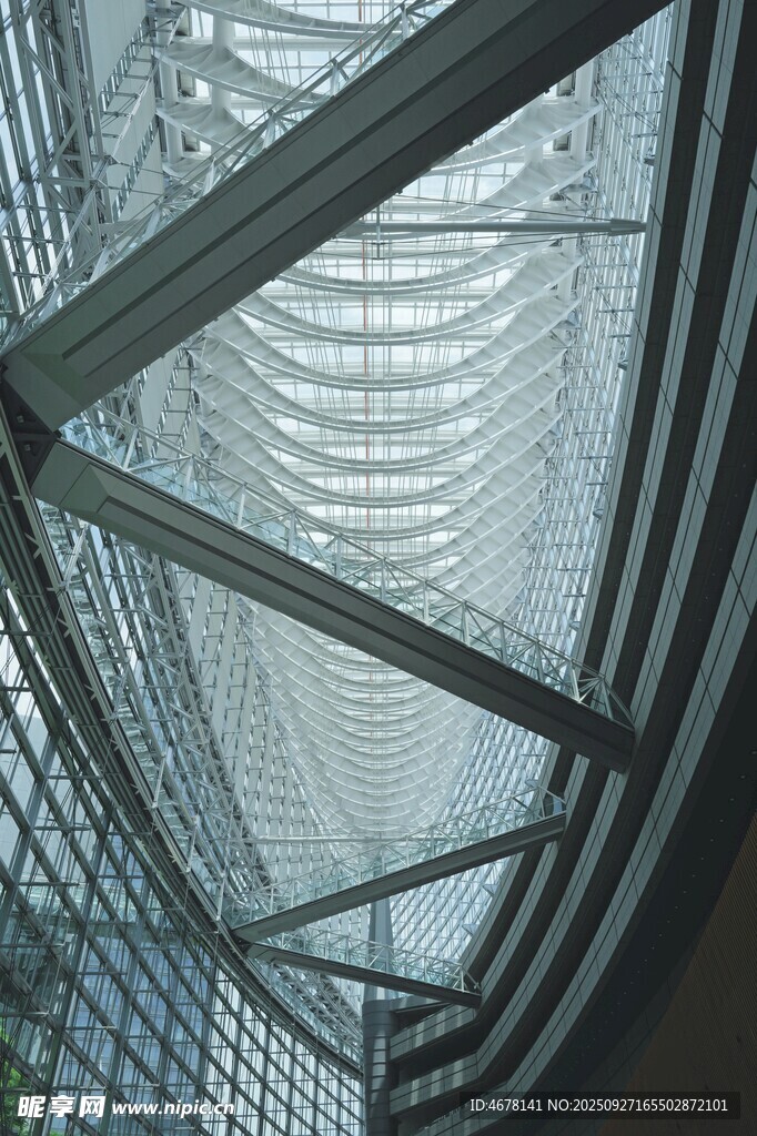 现代玻璃屋顶建筑景观