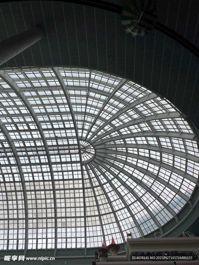 现代建筑玻璃穹顶景观