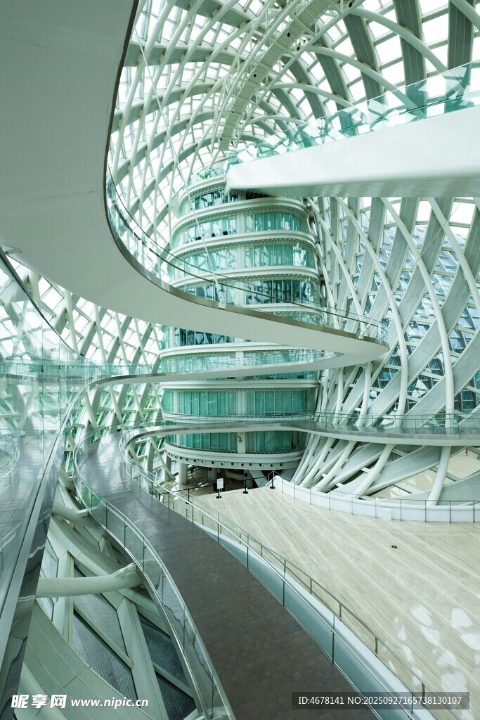 现代螺旋式建筑内部景观