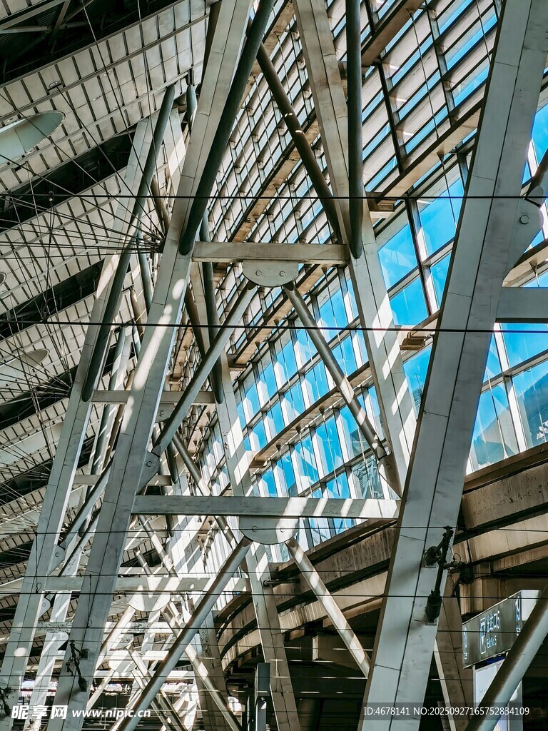钢结构建筑内部景观