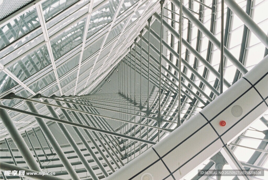 现代建筑独特金属结构
