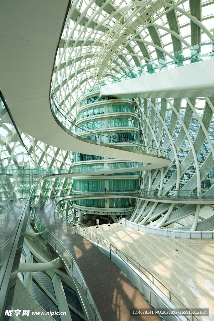 现代玻璃穹顶建筑景观