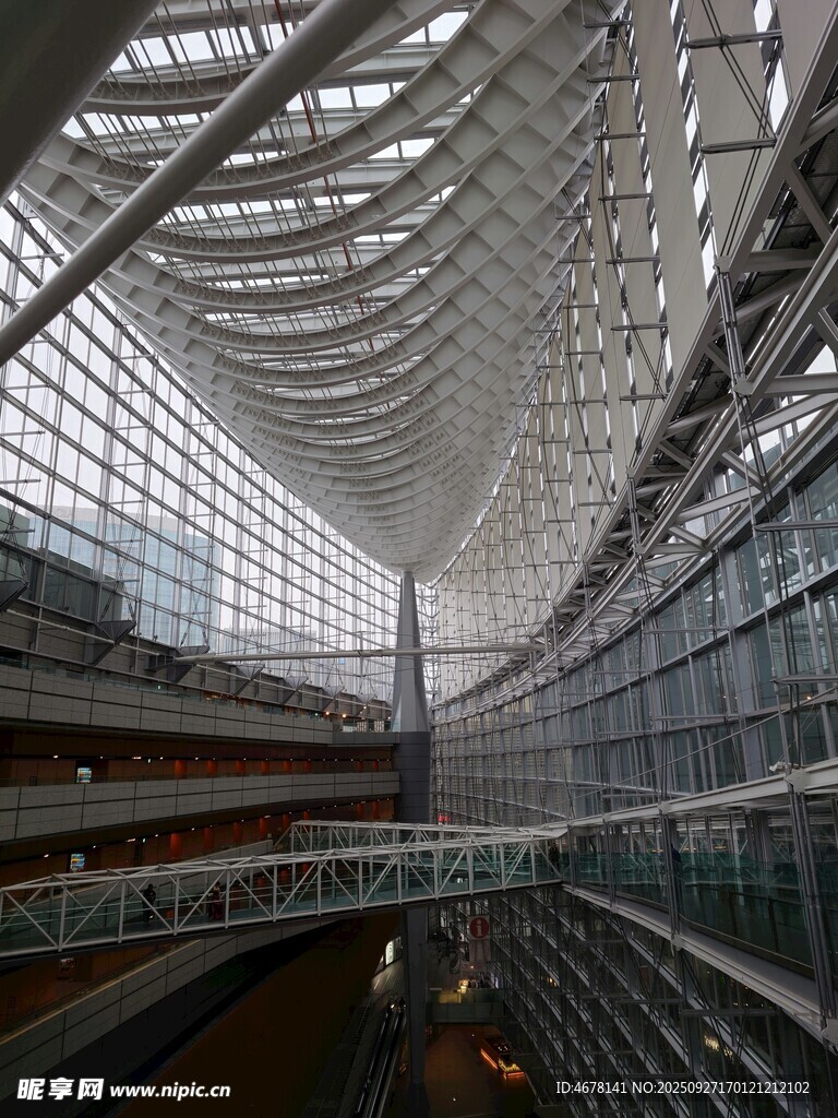 现代玻璃钢结构建筑内部