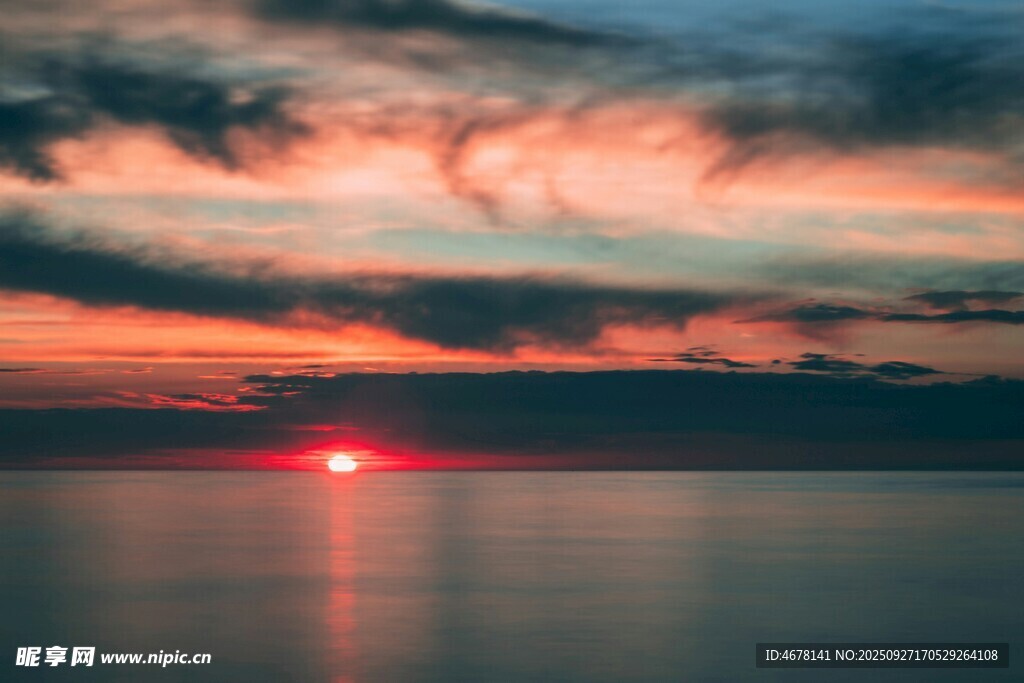 海上壮丽日出美景