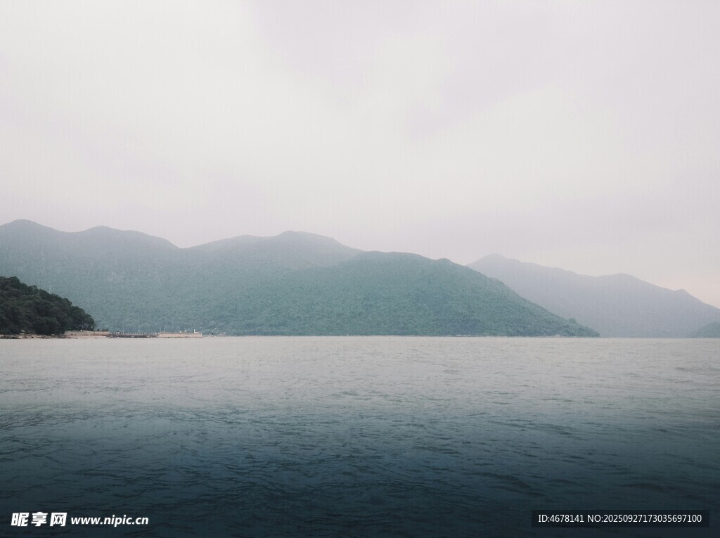 宁静山水湖景风光图
