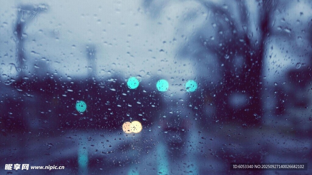 雨中车窗 朦胧城市景象