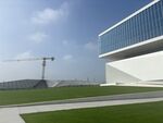 现代建筑与户外施工场景