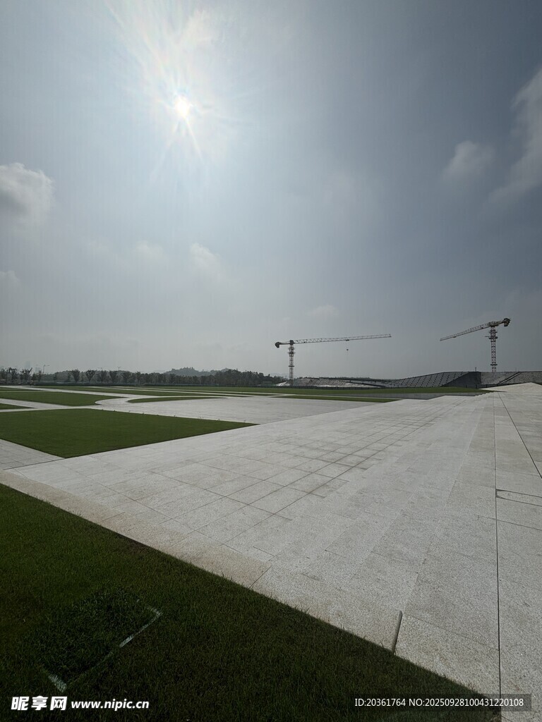 广阔光伏电站场地