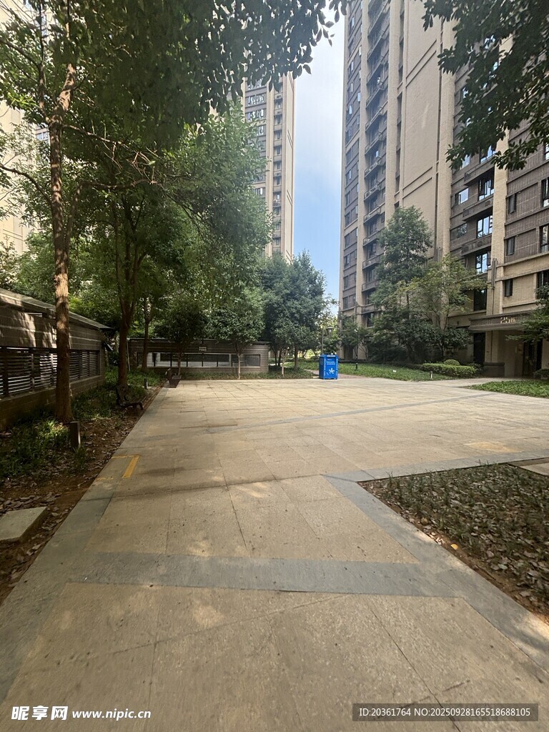 小区内的宁静步道景观