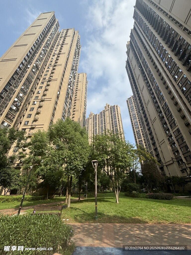 城市高层住宅与绿化景观