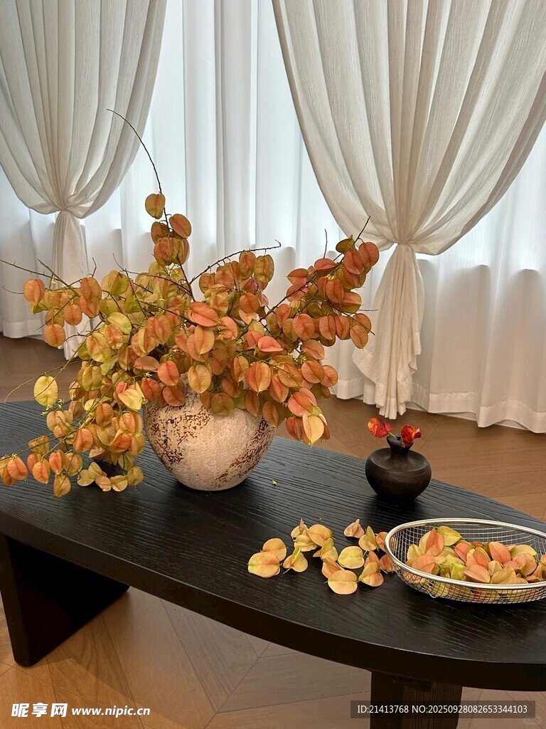 秋日室内餐桌装饰摆件