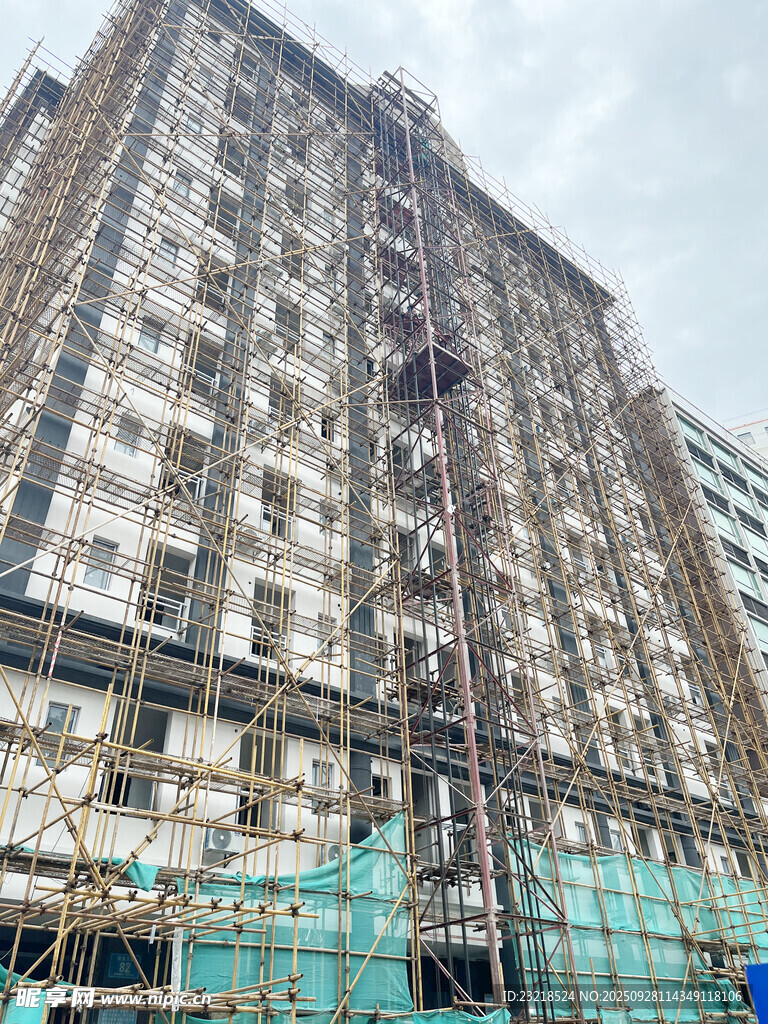 高楼建筑施工场景