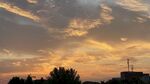 夕阳下的城市天际线