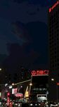 城市夜景中的璀璨商业建筑