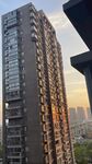 夕阳下的高层居民楼