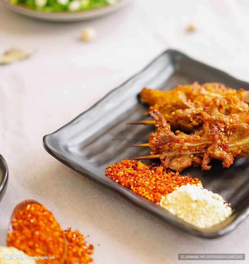 美味炸物配多样蘸料
