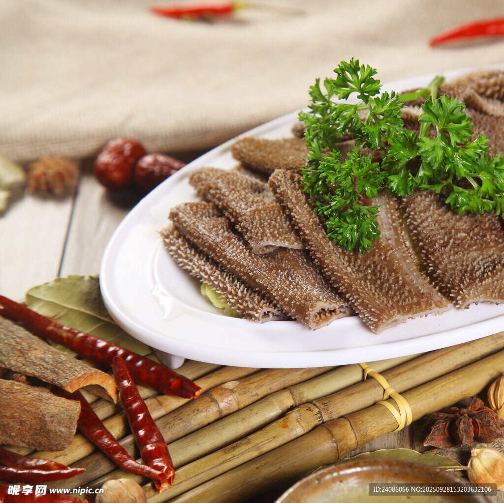 美味卤牛肉摆盘精致诱人