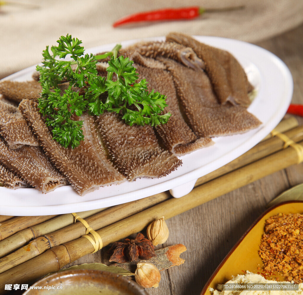美味卤牛肉摆盘精致
