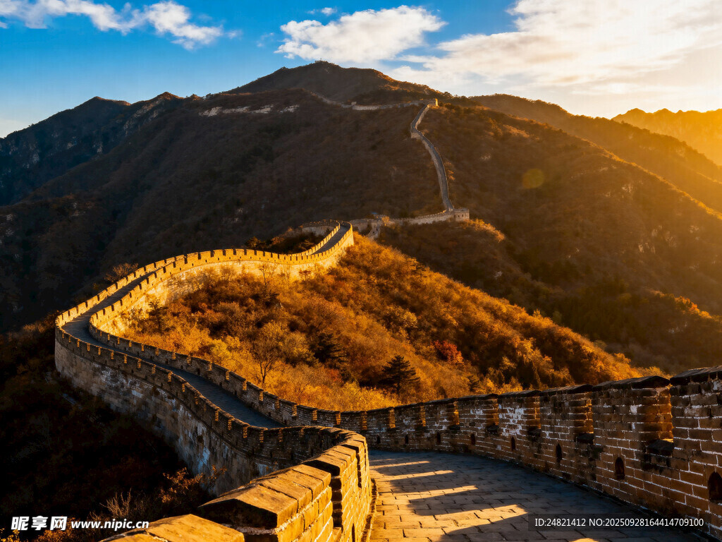 壮丽长城日出美景