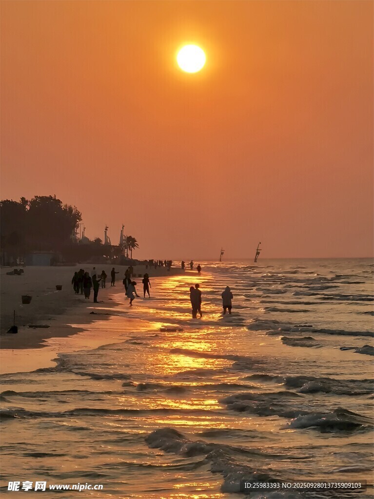 夕阳海滩