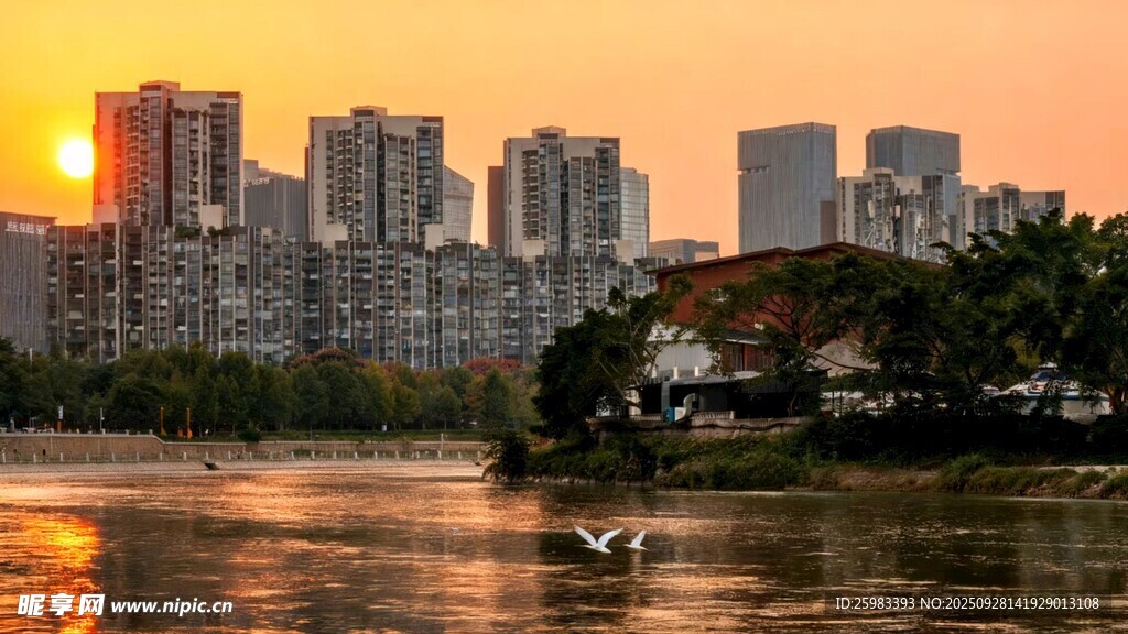 夕阳下的城市