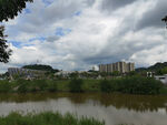 河畔城镇风景