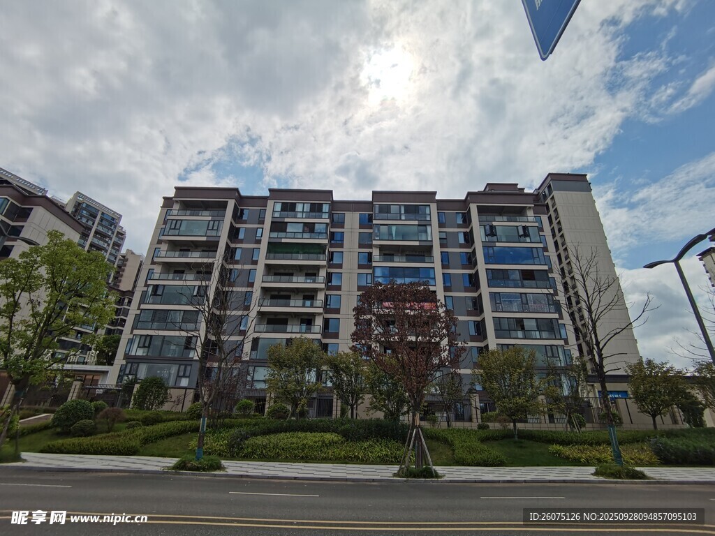 现代多层住宅楼景观