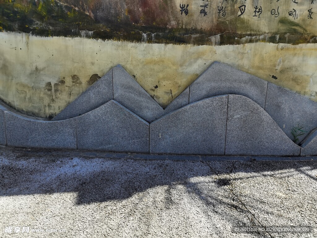 灰色山峦造型景观石