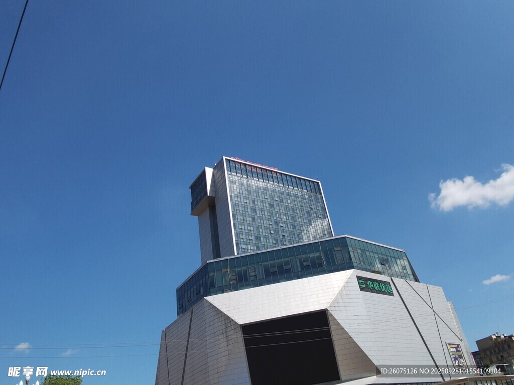 现代风格独特造型高楼