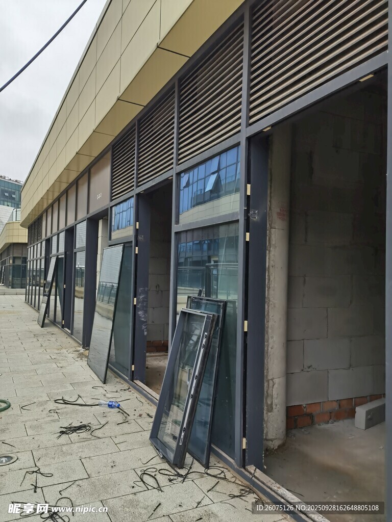 临街商铺待装修门面