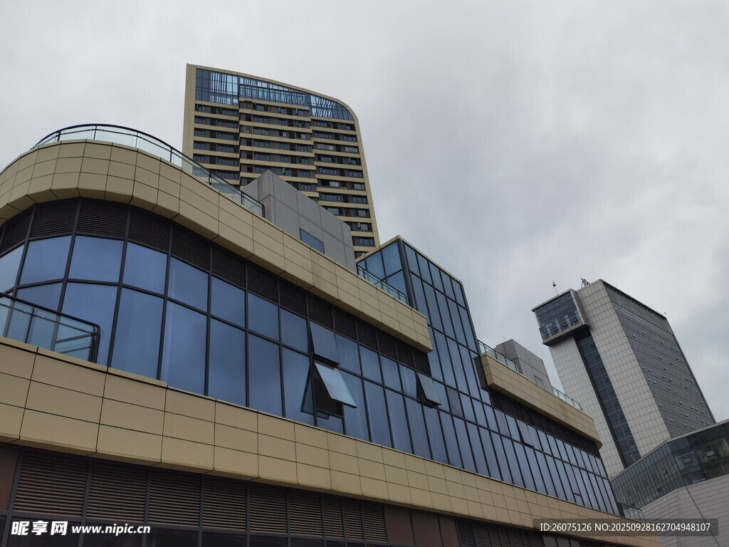 现代风格城市建筑外观