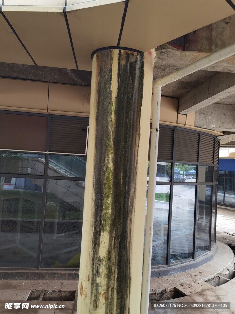 室内圆柱装修施工场景