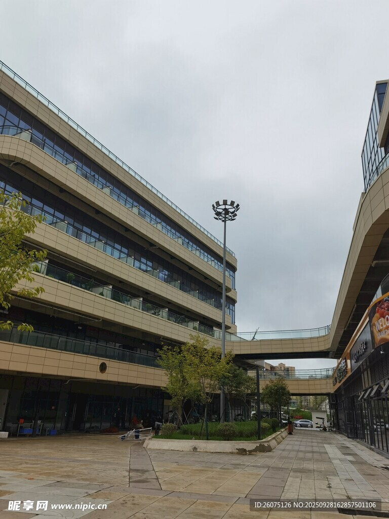 现代风格多层建筑景观