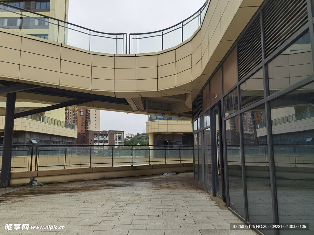 现代建筑弧形回廊景观