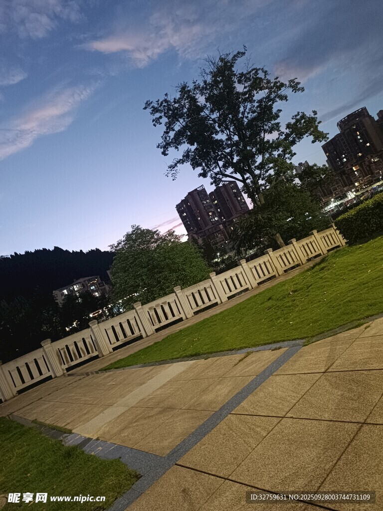 户外庭院傍晚美景