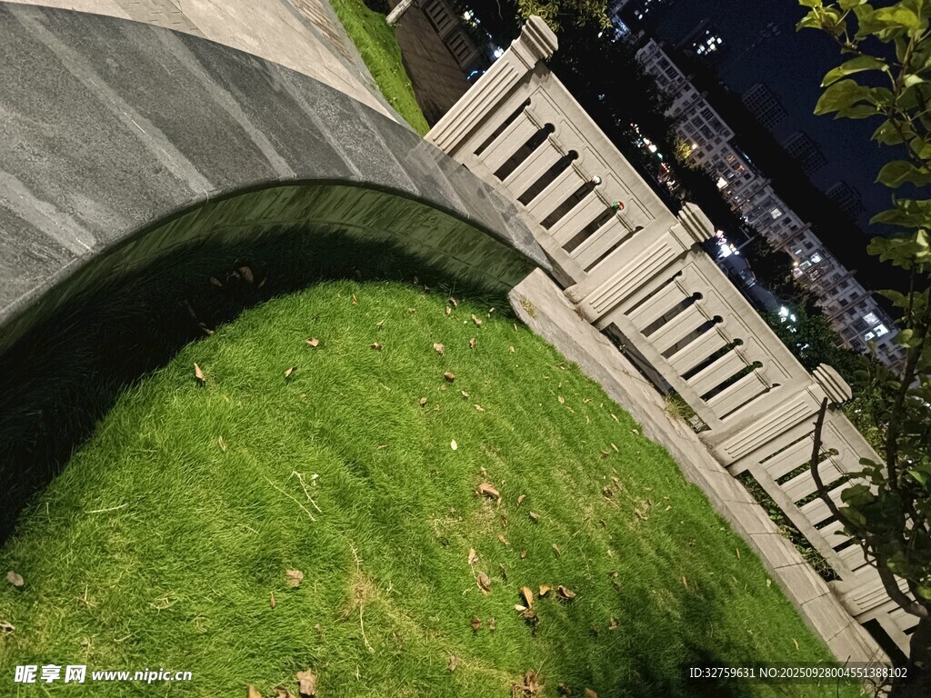 户外草坪与建筑景观
