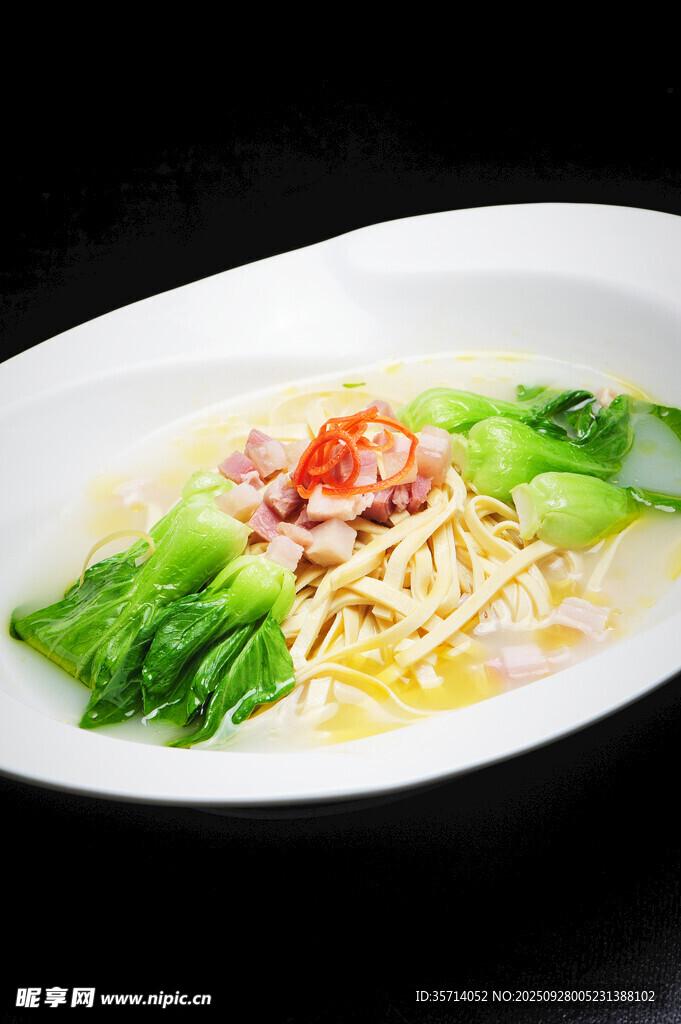 虾仁青菜面条美食图