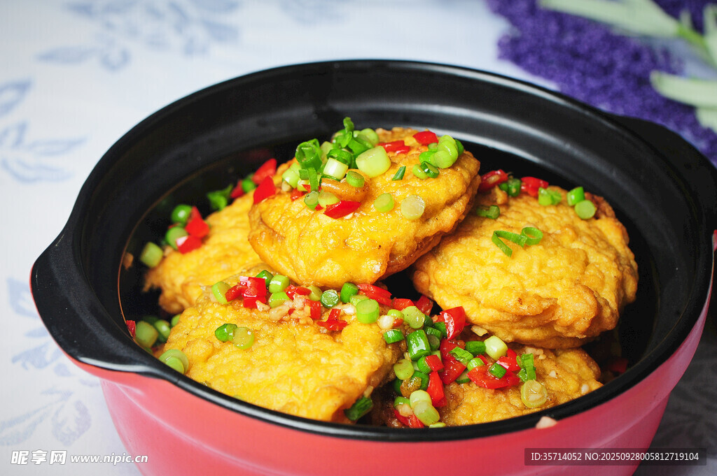 红煲里的美味香煎豆腐