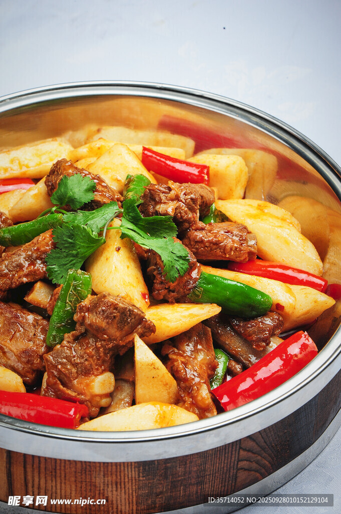 美味红烧牛肉土豆锅