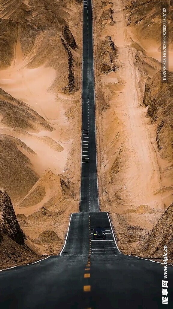 沙漠公路航拍壮丽景象